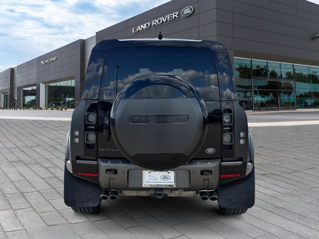 Used 2023 Gray Land Rover Carpathian Edition image 4