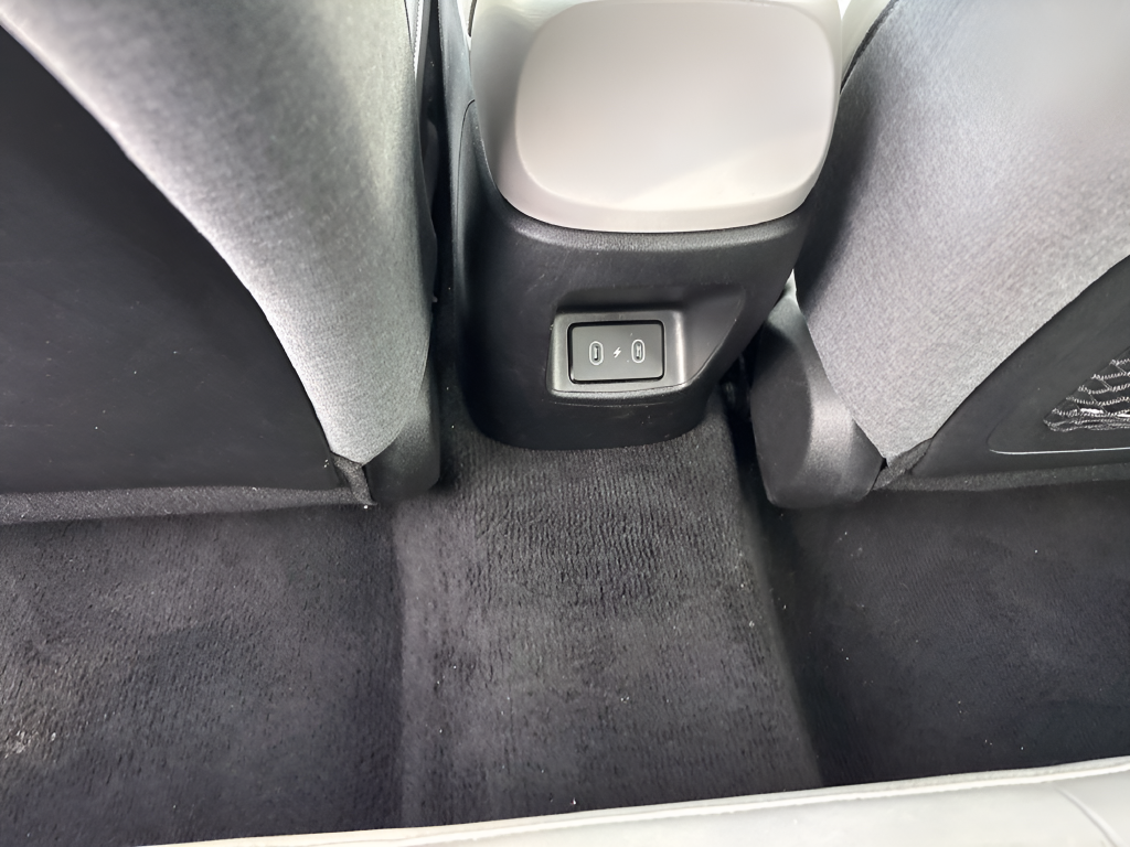 Used 2025 White Hyundai Limited image 22