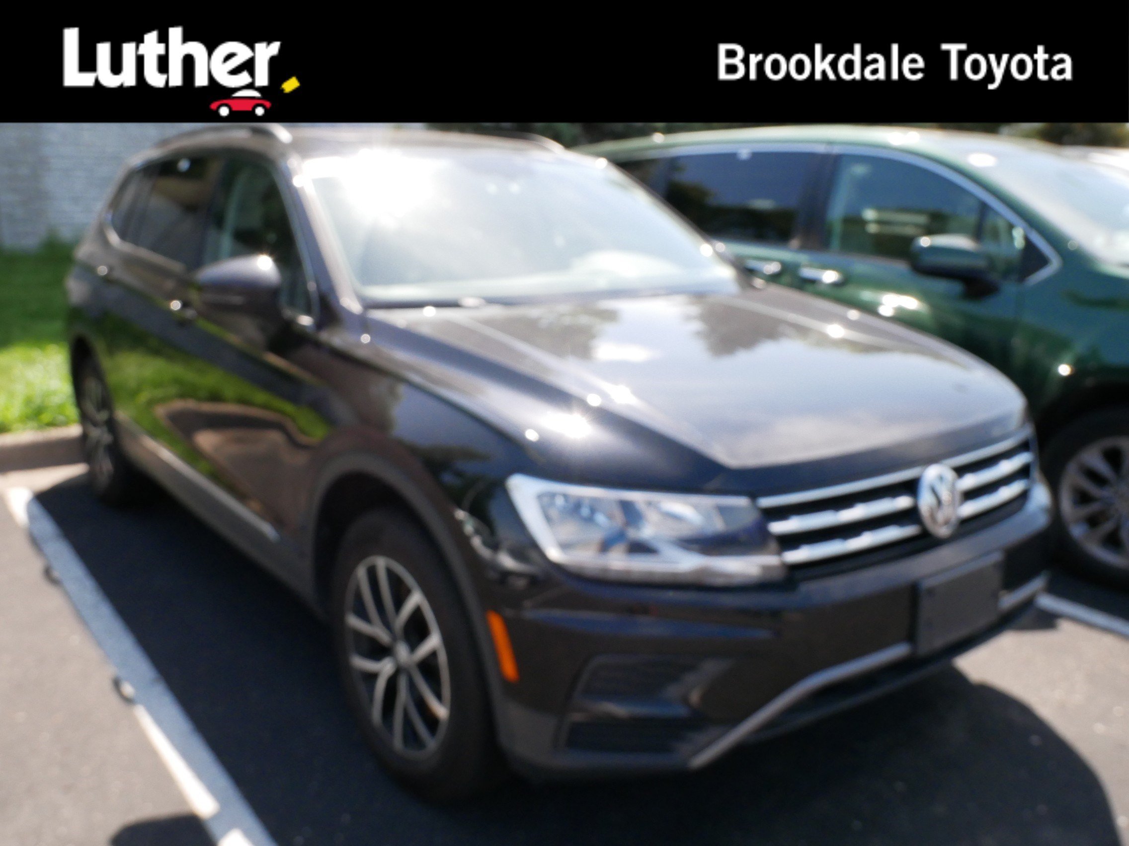 Used 2021 Deep Black Pearl Volkswagen SE image 1
