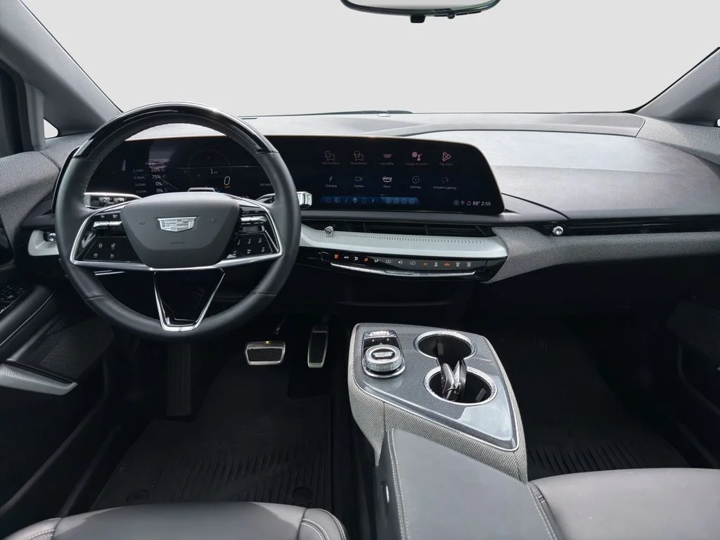 Used 2025 Silver Cadillac Luxury image 27