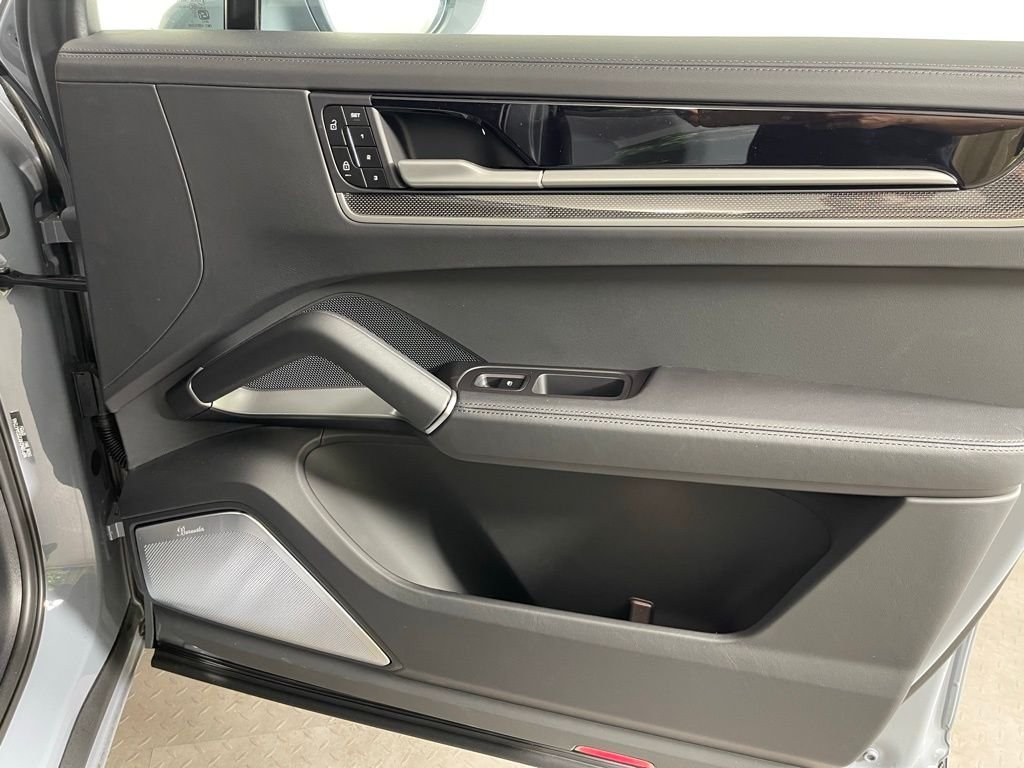 2025 Porsche Cayenne Coup Turbo E-Hybrid - Photo 14