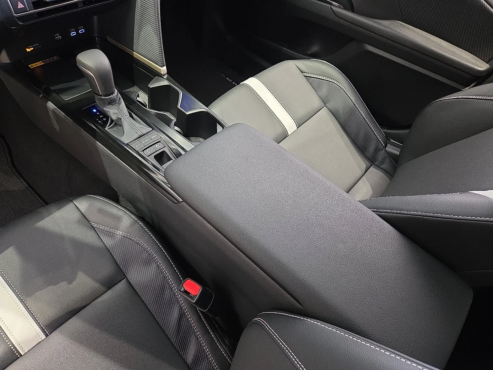 2026 Toyota Camry SE - Photo 15