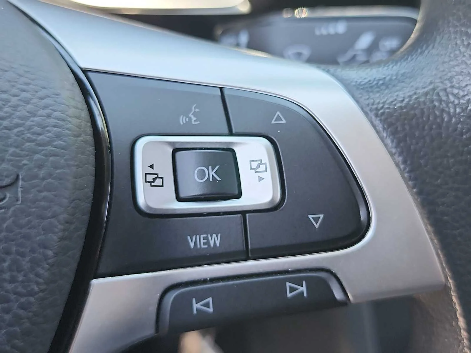 Used 2021 Platinum Gray Metallic Volkswagen S image 28