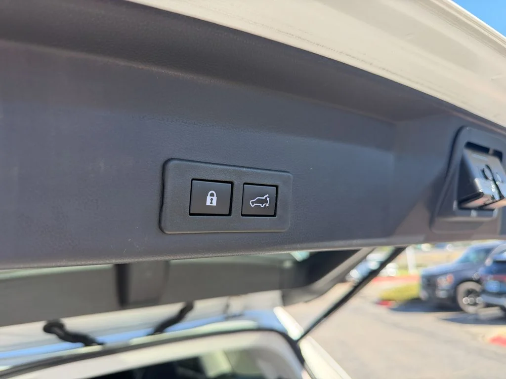 Used 2023 White Subaru Touring image 28
