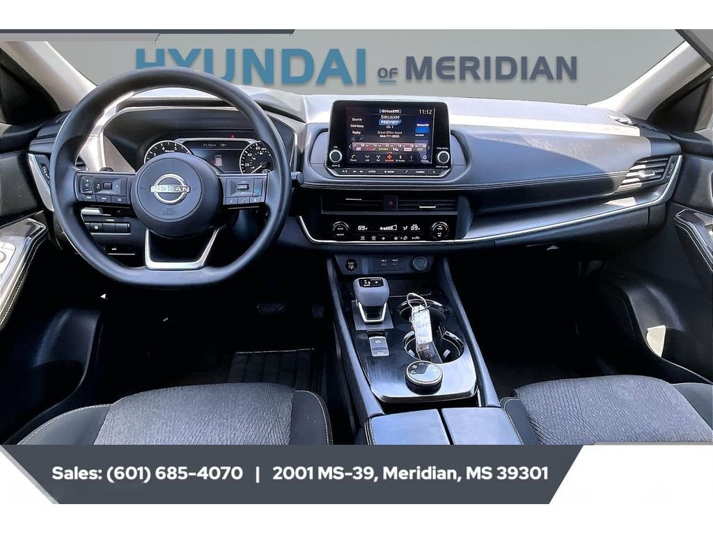 2024 Nissan Rogue SV - Photo 13