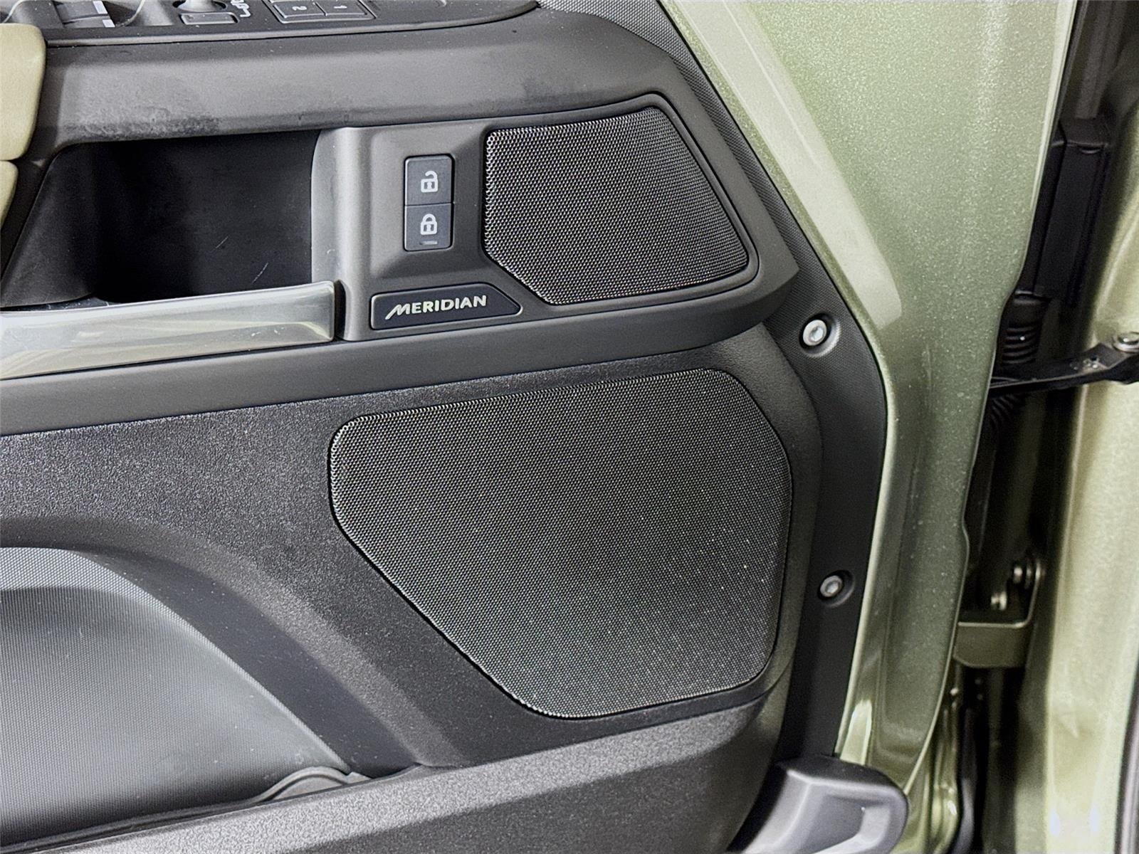 Used 2025 Pangea Green Metallic Land Rover S image 21