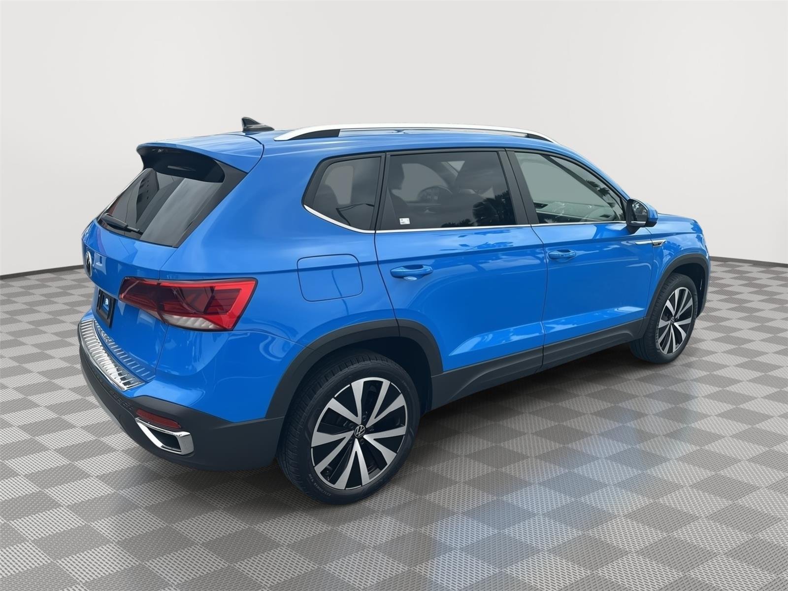 Used 2023 Cornflower Blue Volkswagen SE image 5