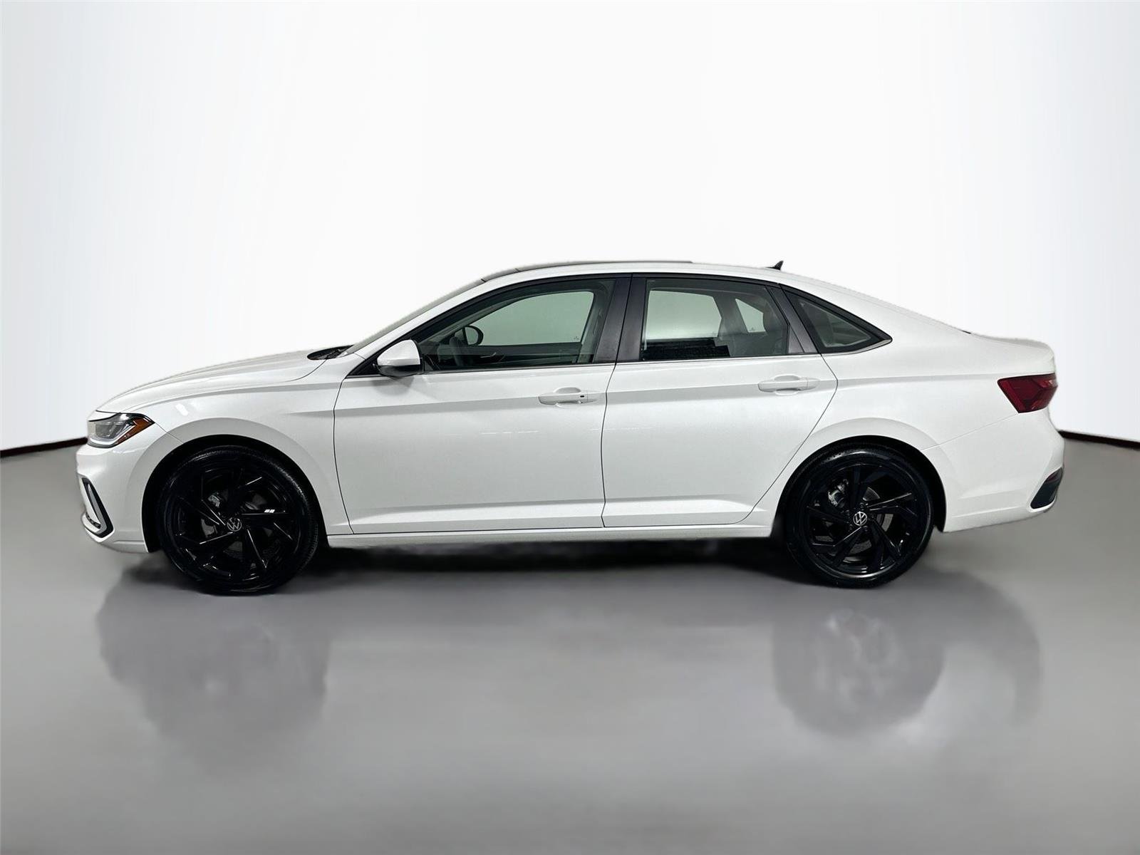 New 2026 Opal White Pearl Volkswagen SE image 8