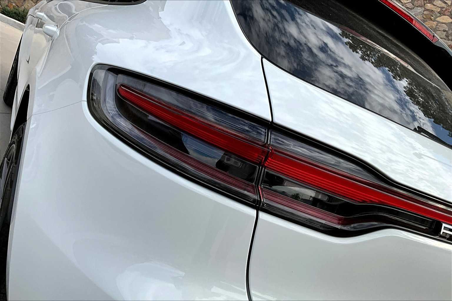 2026 Porsche Macan - Photo 20