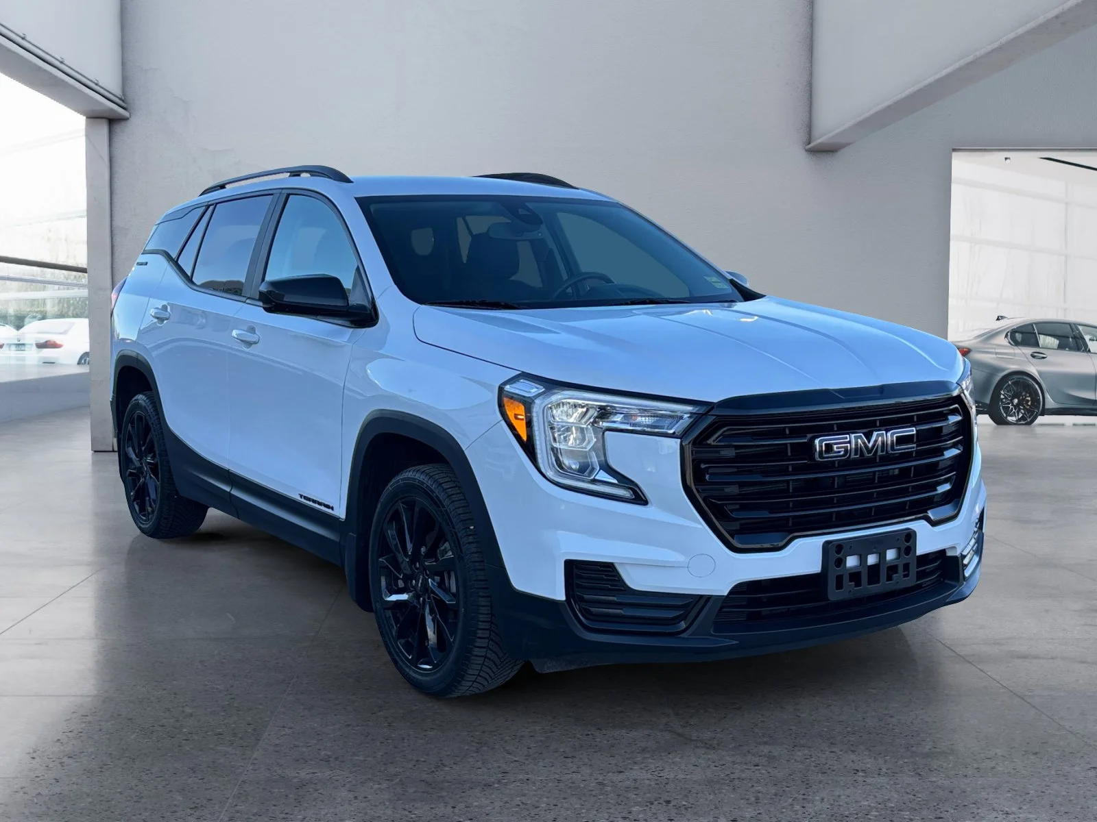 Used 2024 Summit White GMC SLE image 7