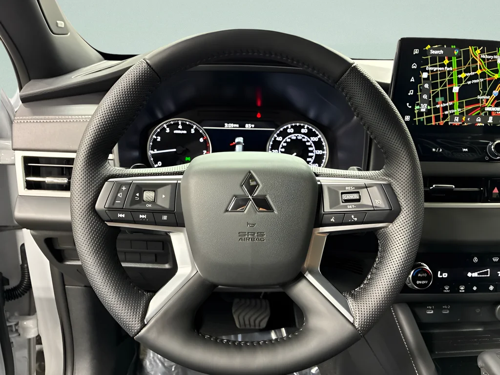 New 2026 White Diamond Mitsubishi LE image 6