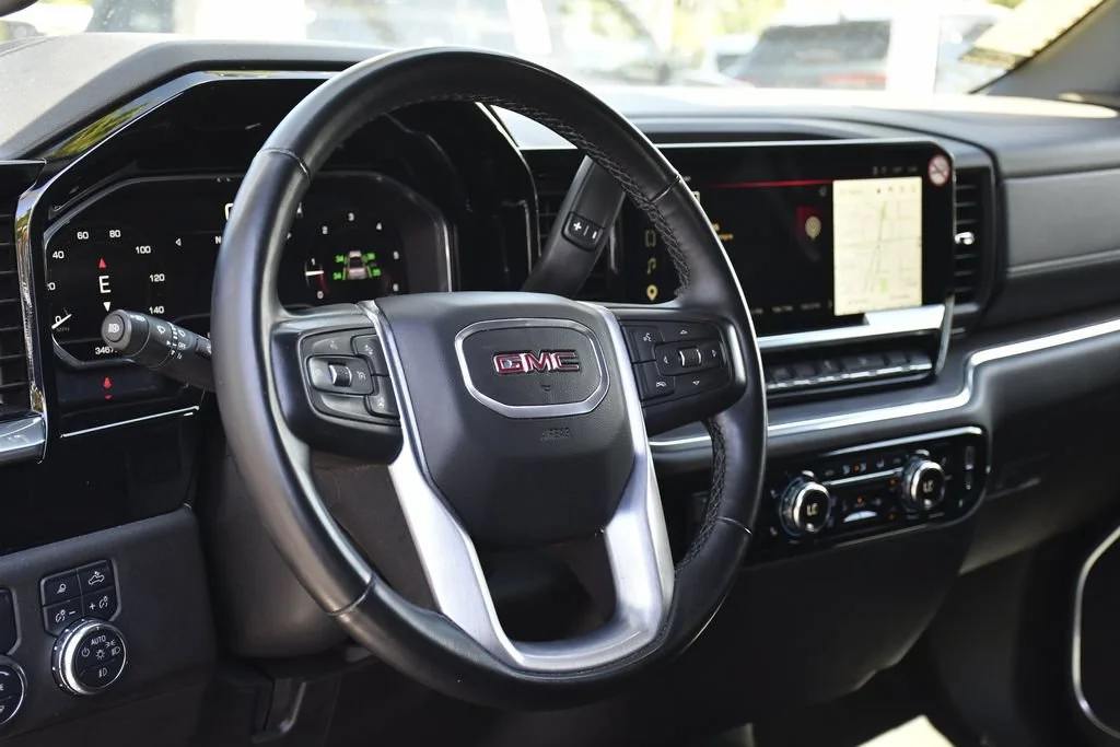 Used 2025 Onyx Black GMC SLT image 21