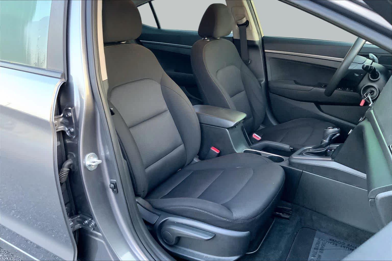 Used 2018 Machine Gray Hyundai SE image 8