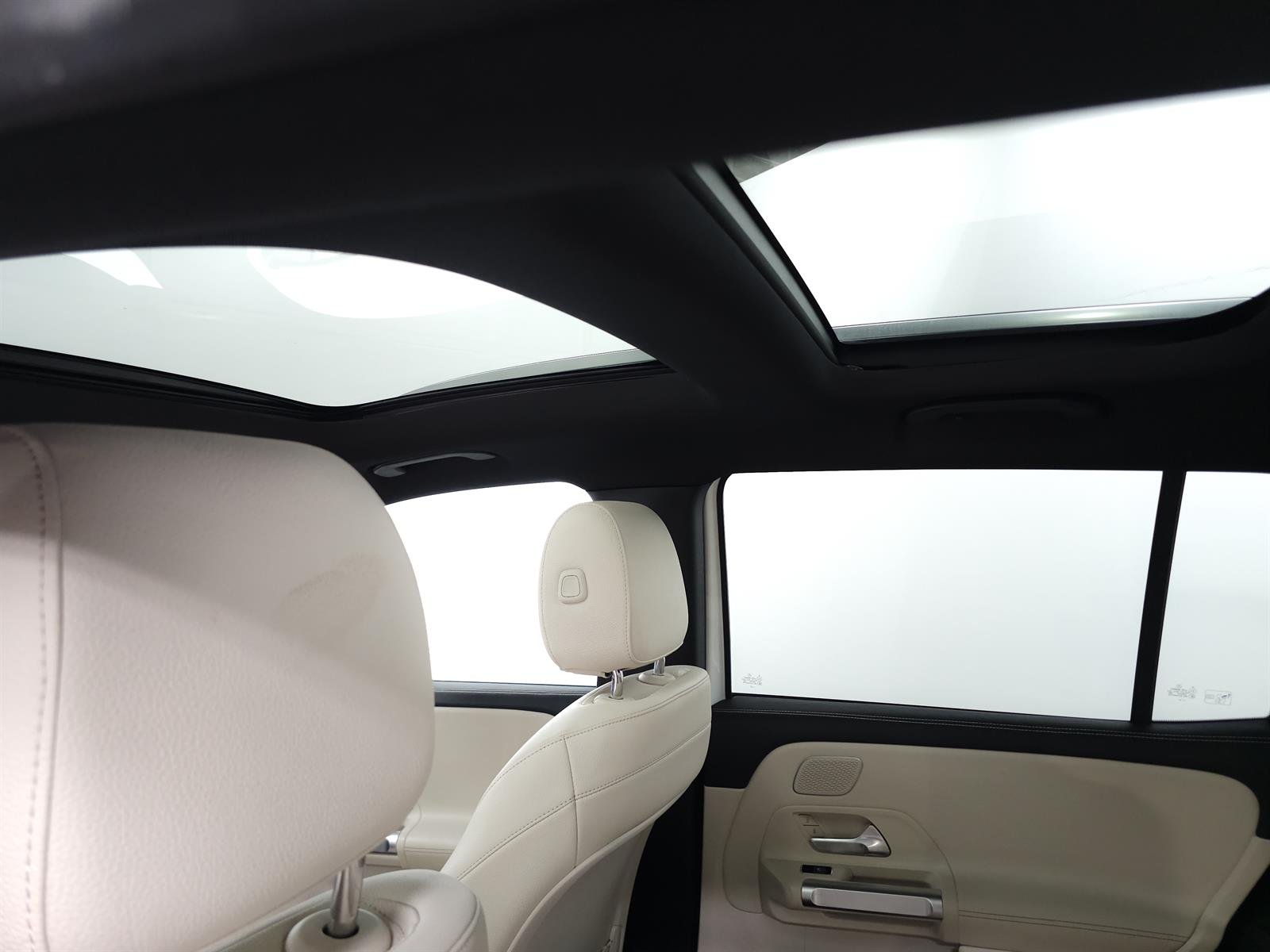 Used 2021 White Mercedes-Benz GLB 250 image 6