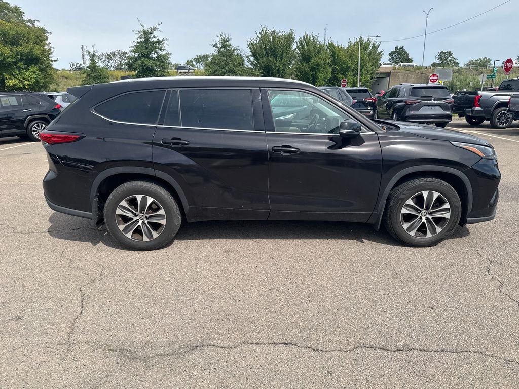 Used 2022 Brown Toyota XLE image 8
