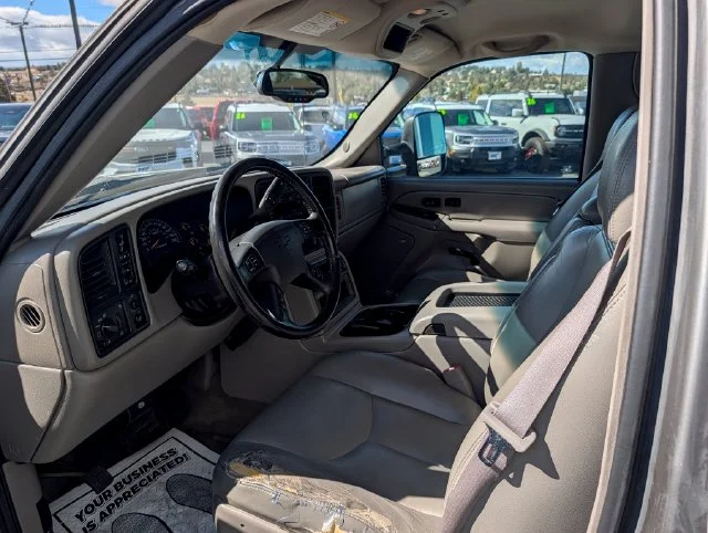 Used 2006 Gray Chevrolet LT image 10