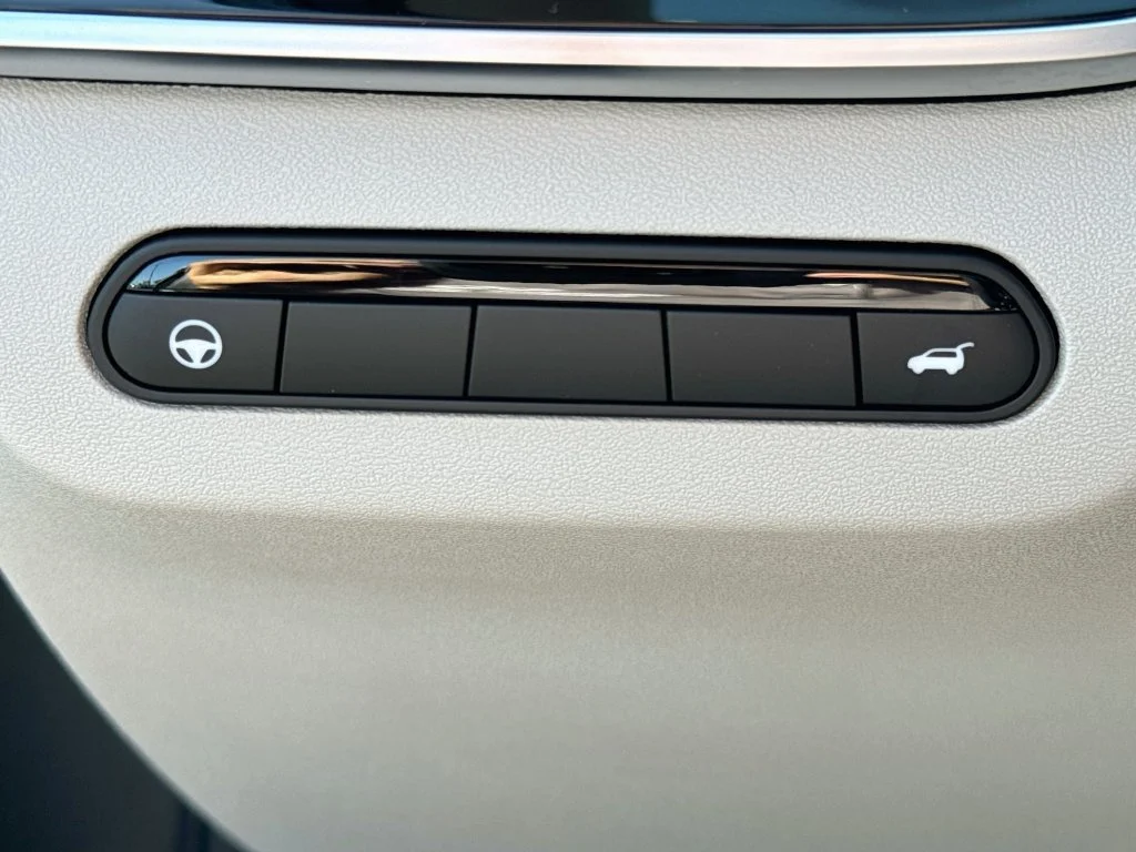 New 2027 GRAPHITE SHADOW INFINITI Luxe FWD image 10