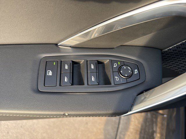 Used 2025 Black Sapphire Metallic BMW xDrive28i image 11