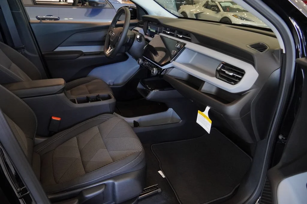 New 2027 Mosaic Black Metallic Chevrolet LT image 23