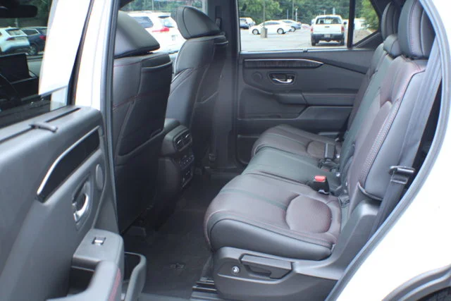 Used 2025 Platinum White Pearl Honda Black Edition image 15