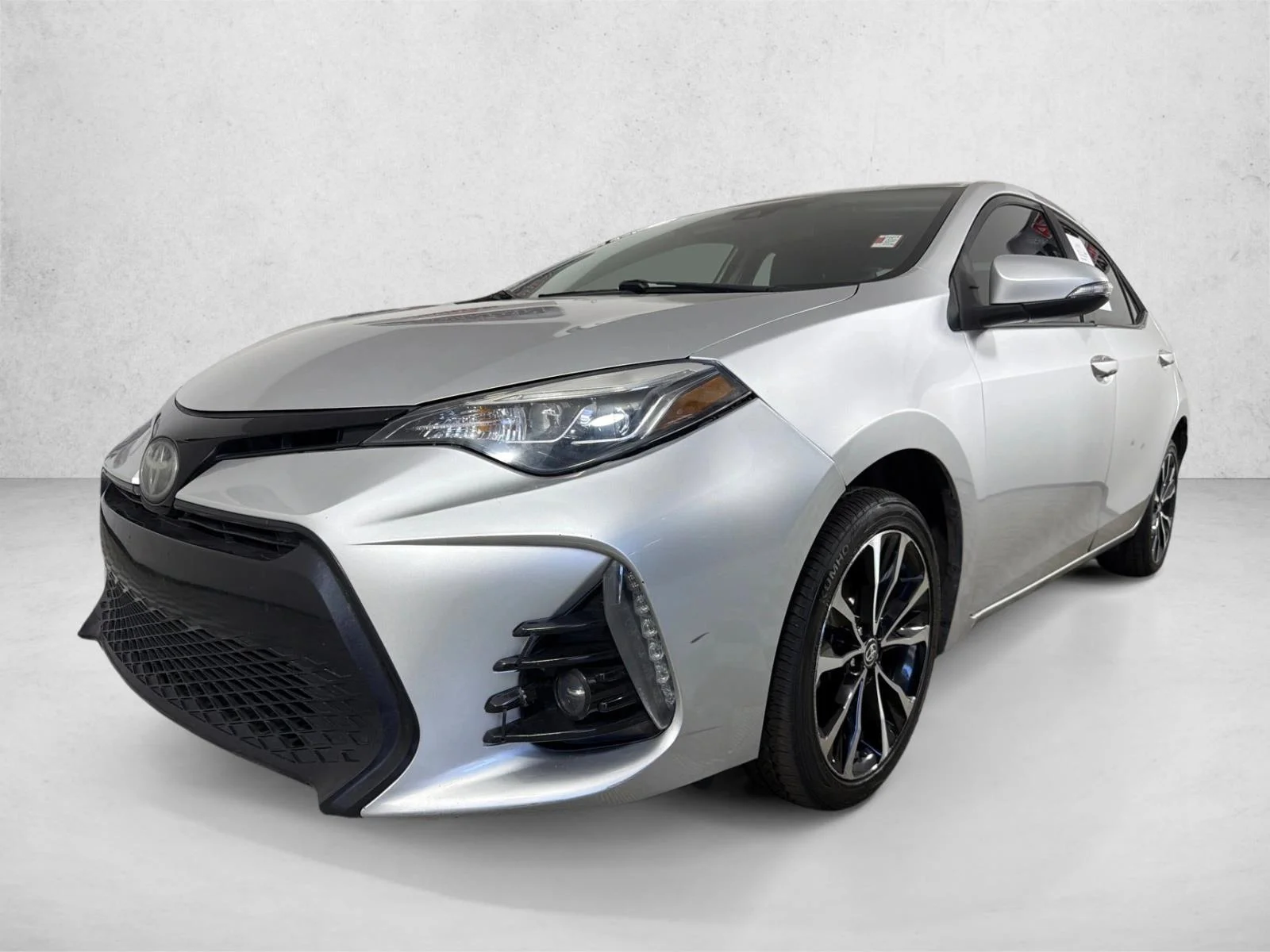 Used 2019 Classic Silver Metallic Toyota SE image 7