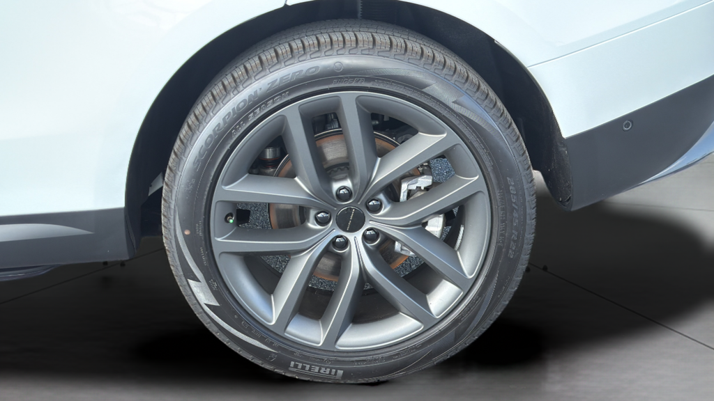 New 2026 Fuji White Land Rover SE image 16