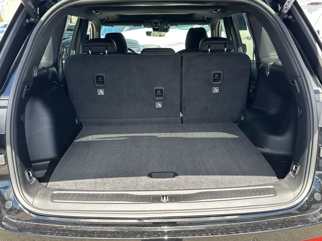 New 2026 Diamond Black Crystal Pearlcoat Jeep Laredo X image 10
