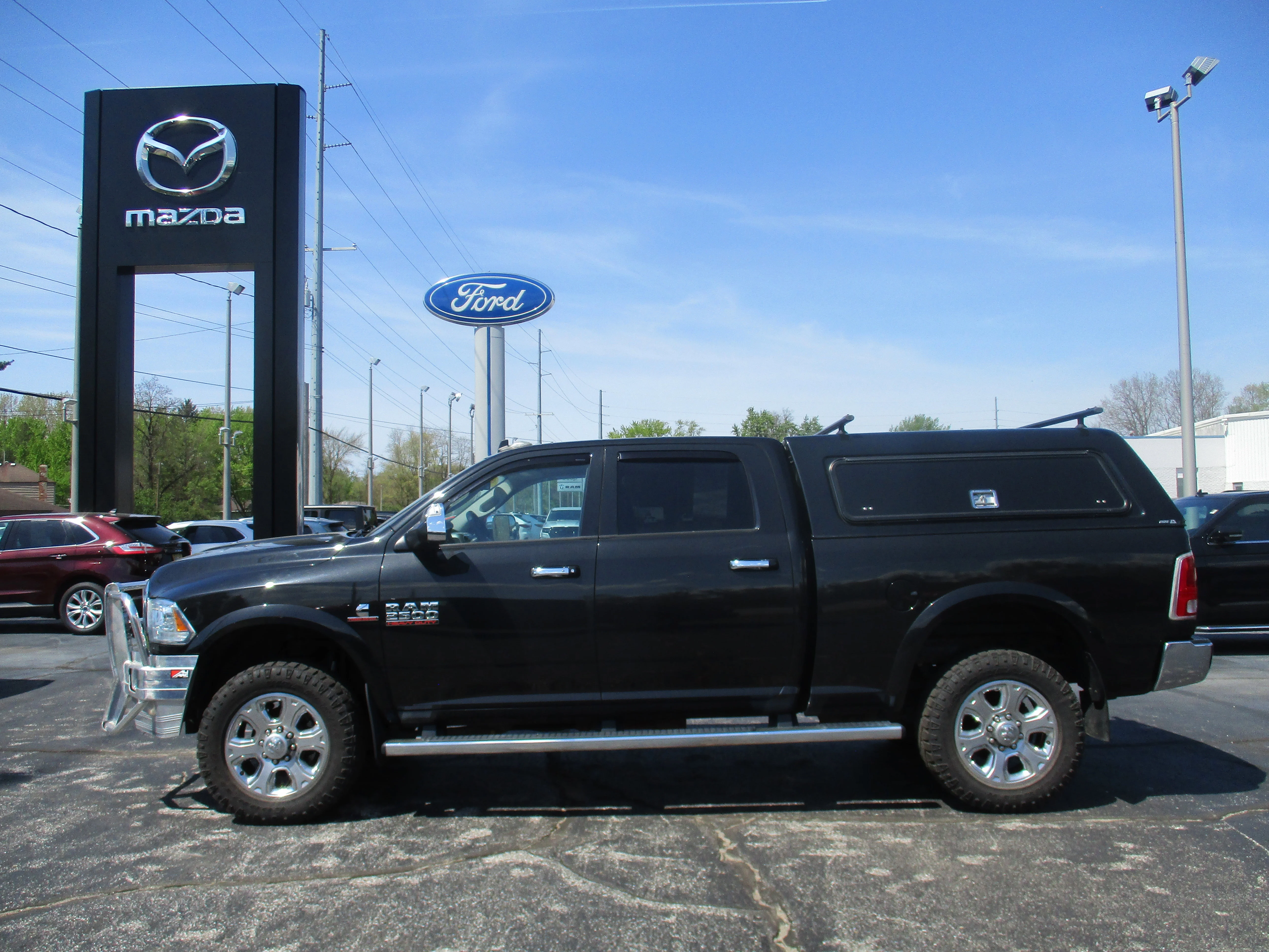 Used 2016 Brilliant Black Crystal Pearlcoat Ram Laramie image 19