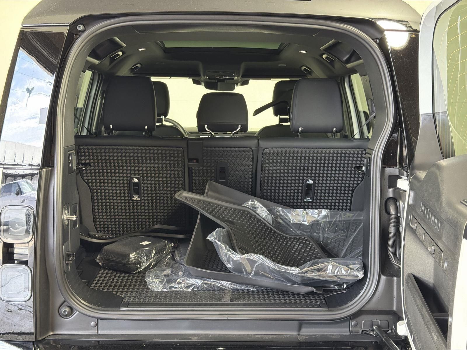 2026 Land Rover Defender X-Dynamic SE - Photo 27