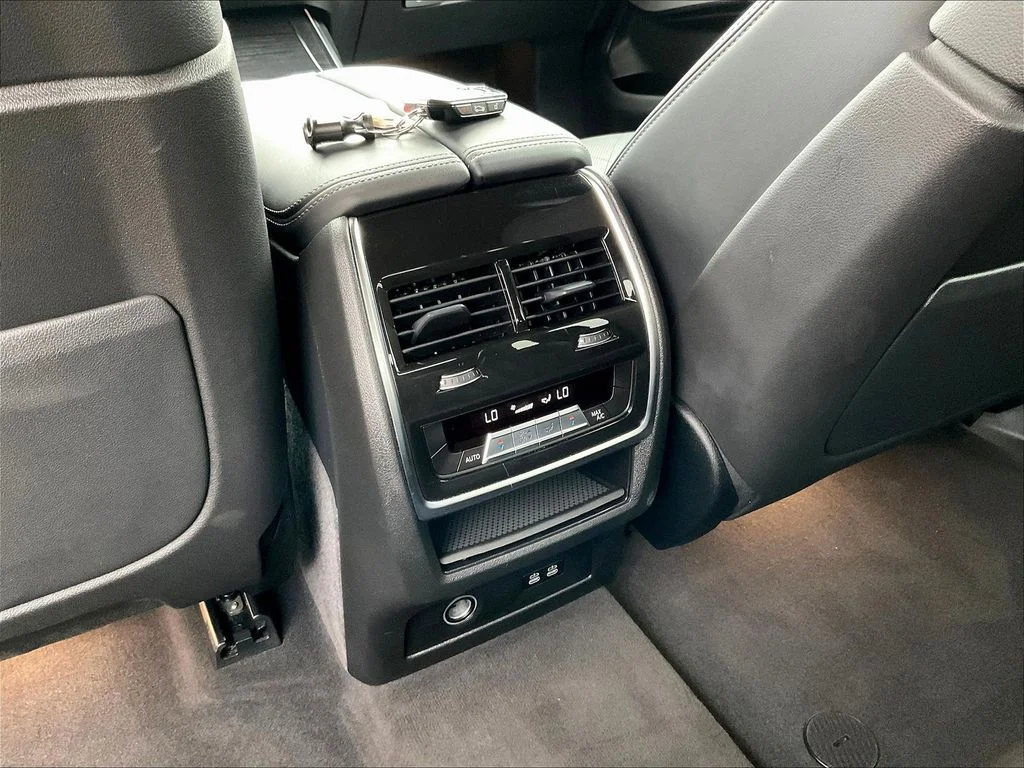 Used 2024 Gray Metallic BMW xDrive40i image 10