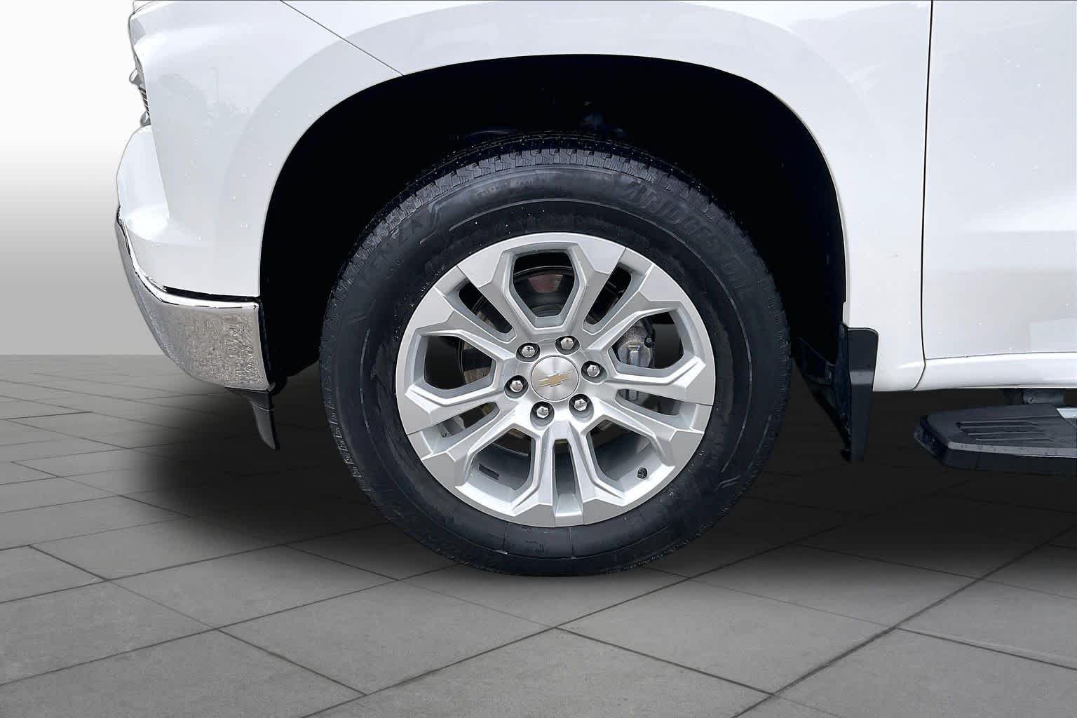 Used 2023 Summit White Chevrolet LTZ image 10