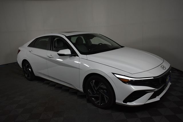 2025 Hyundai Elantra Limited - Photo 11