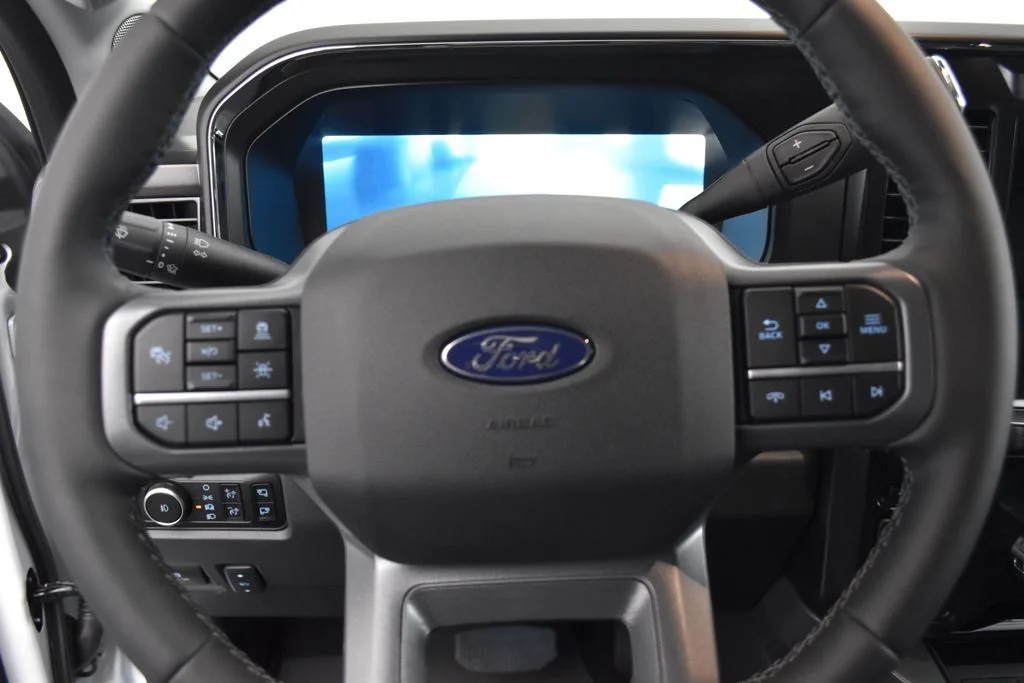 New 2027 Oxford White Ford F-250® Lariat® image 13