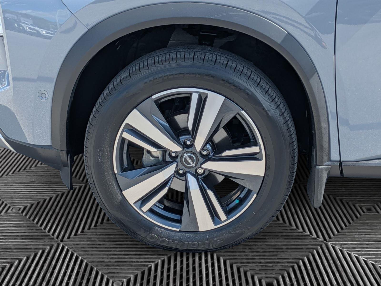 Used 2023 Boulder Gray Pearl Nissan Platinum image 9