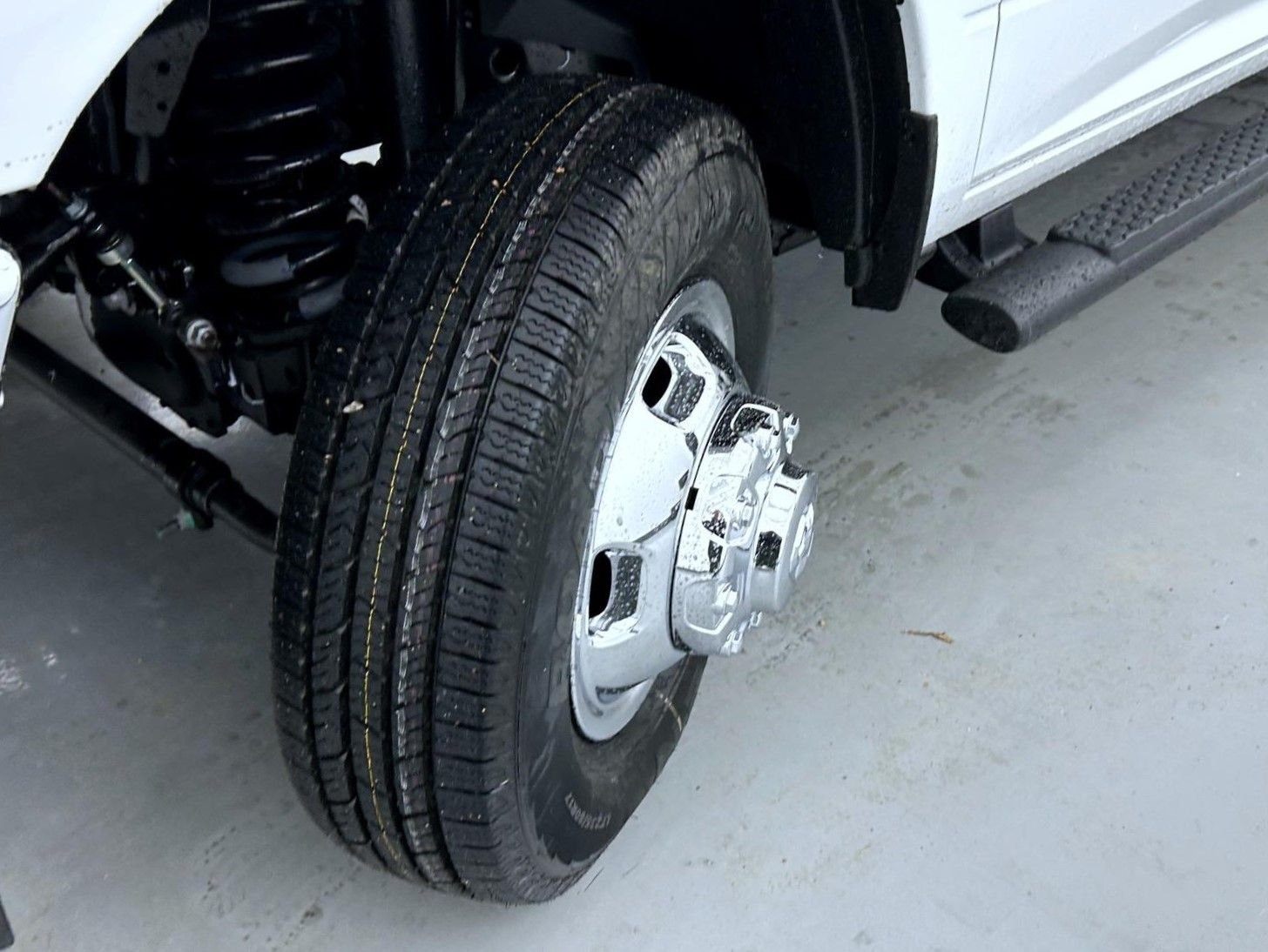 New 2026 Bright White Clear-Coat Exterior Paint RAM Tradesman image 23
