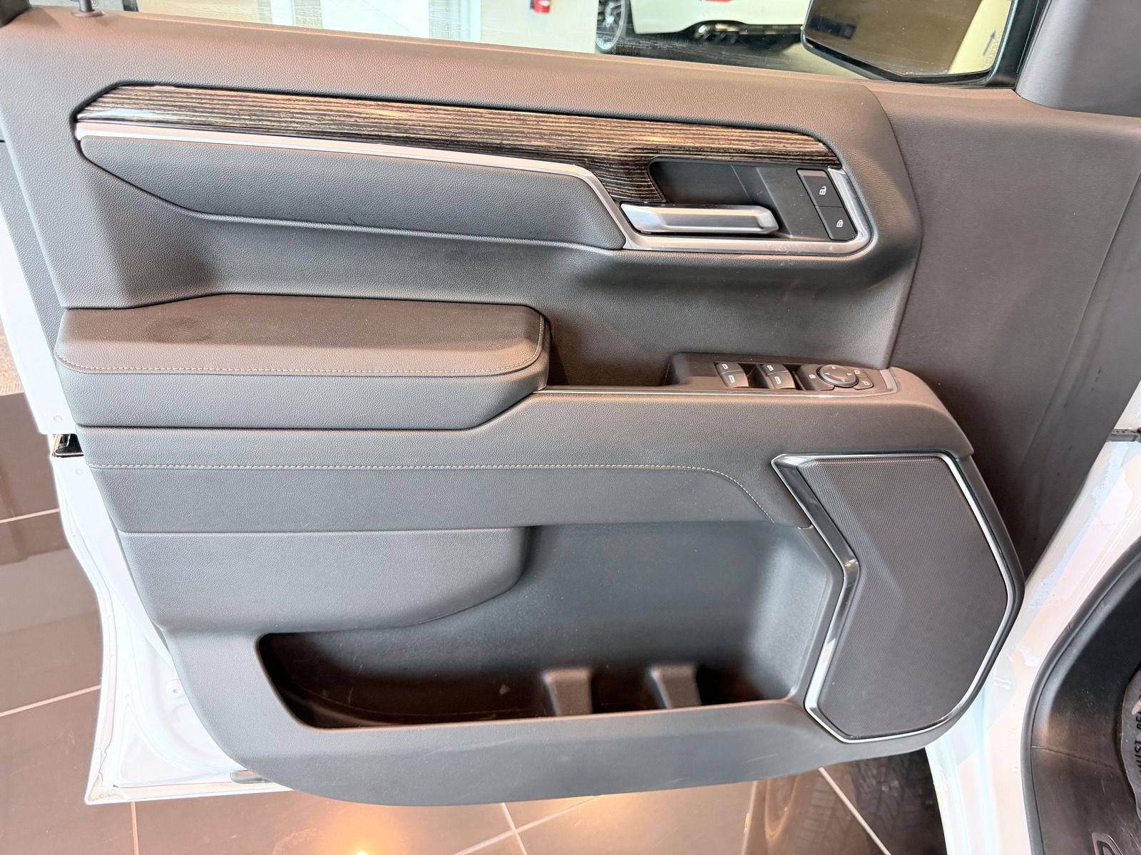 Used 2023 Summit White GMC Elevation image 33