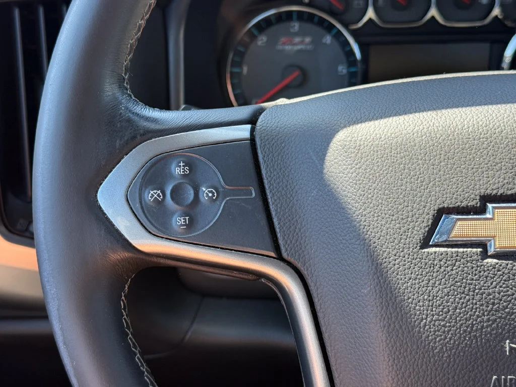 Used 2015 SILVER ICE METALLIC Chevrolet LT image 18