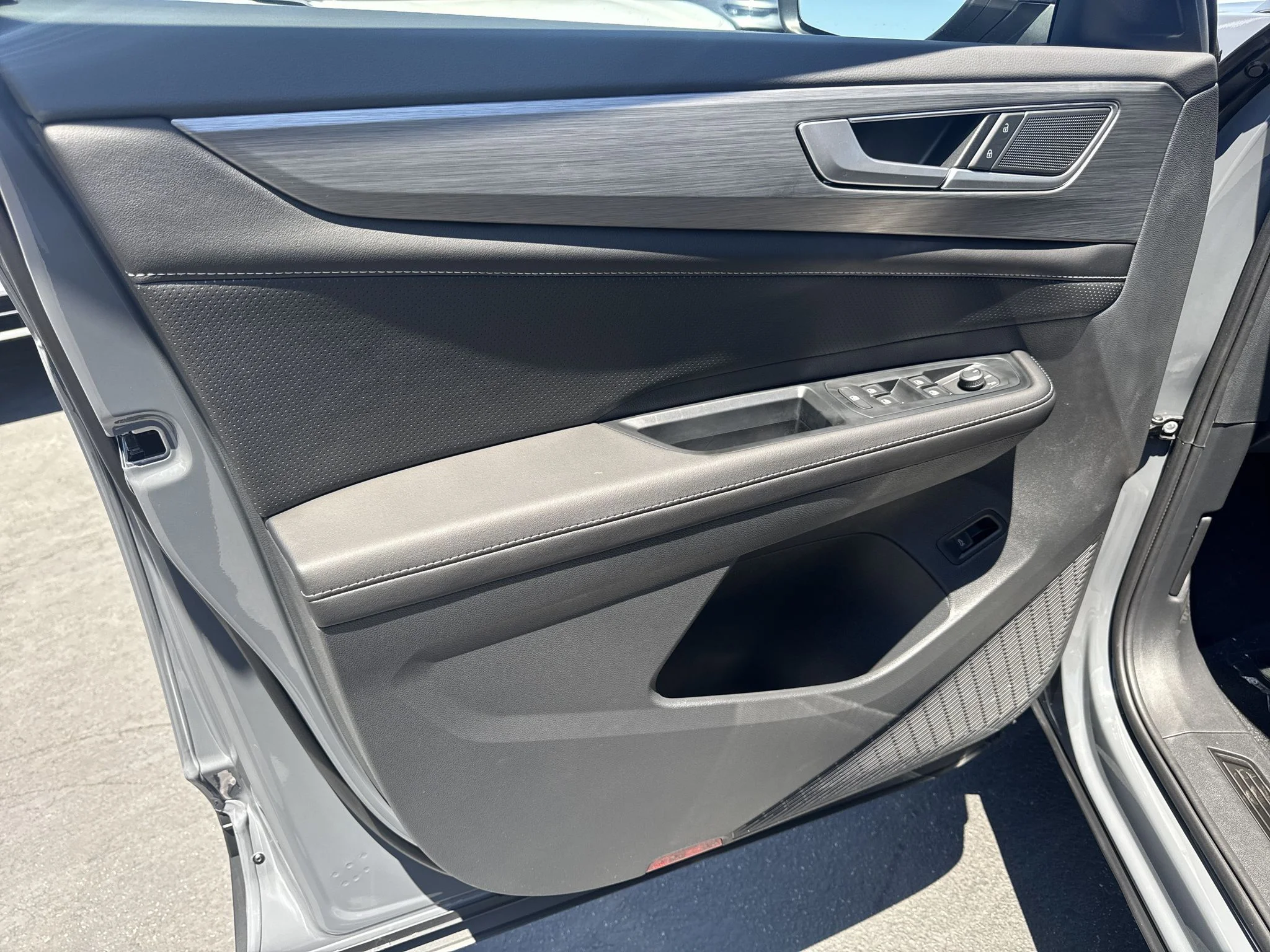 New 2026 Pure Gray Volkswagen 2.0T SE w/Technology image 12