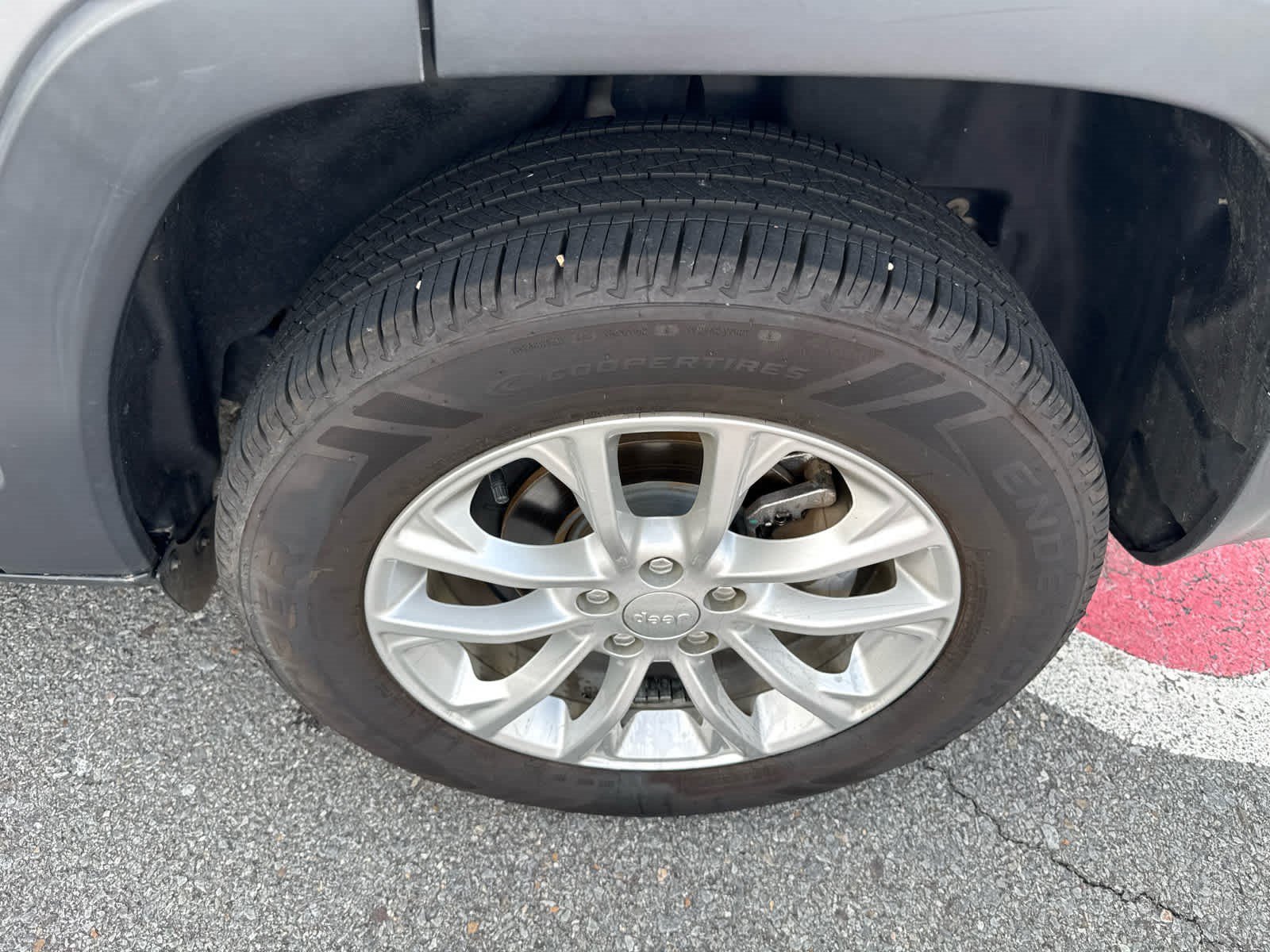 Used 2019 Billet Silver Metallic Clearcoat Jeep Latitude image 5