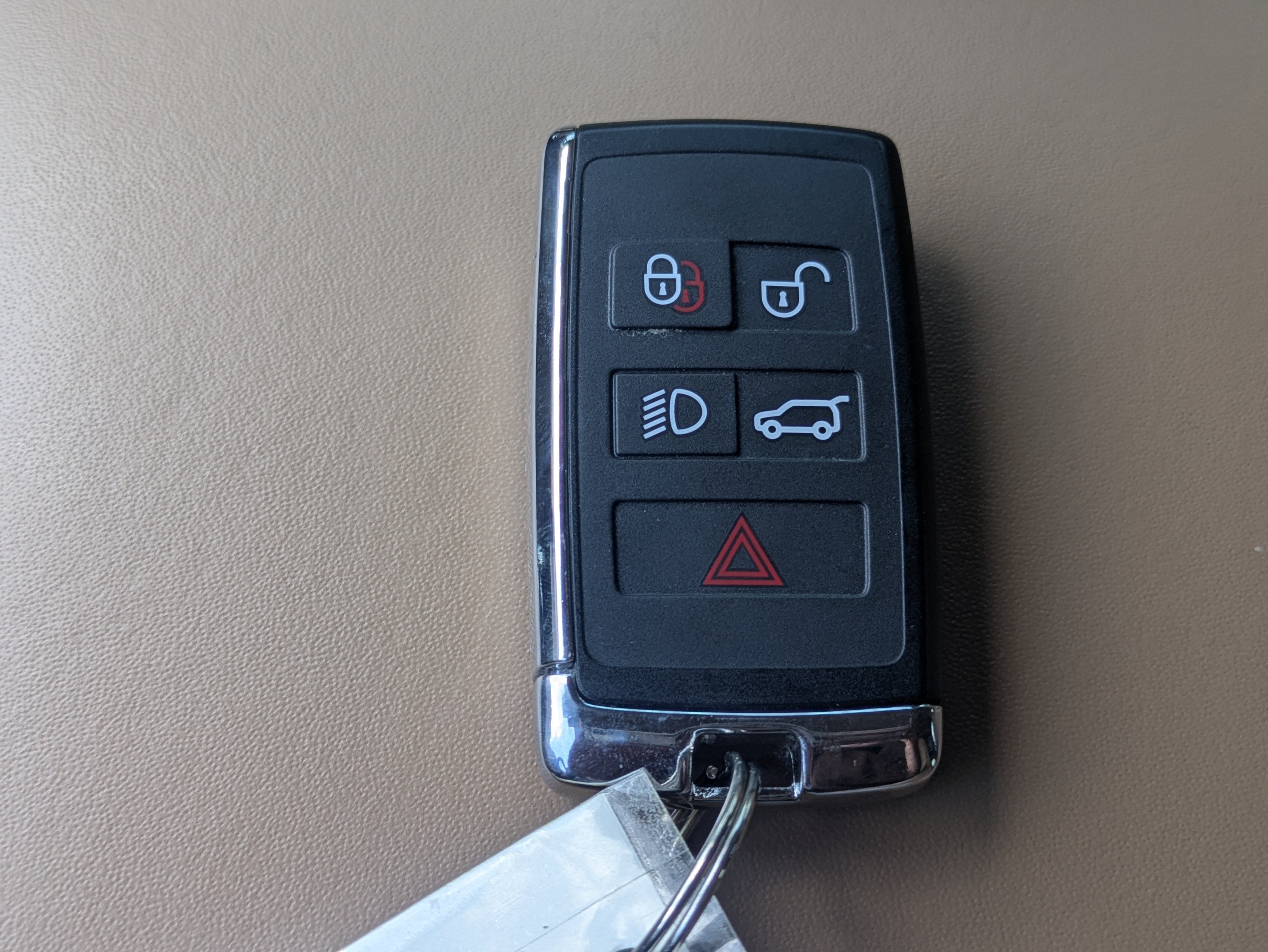 Used 2023 Fuji White Land Rover SE image 29