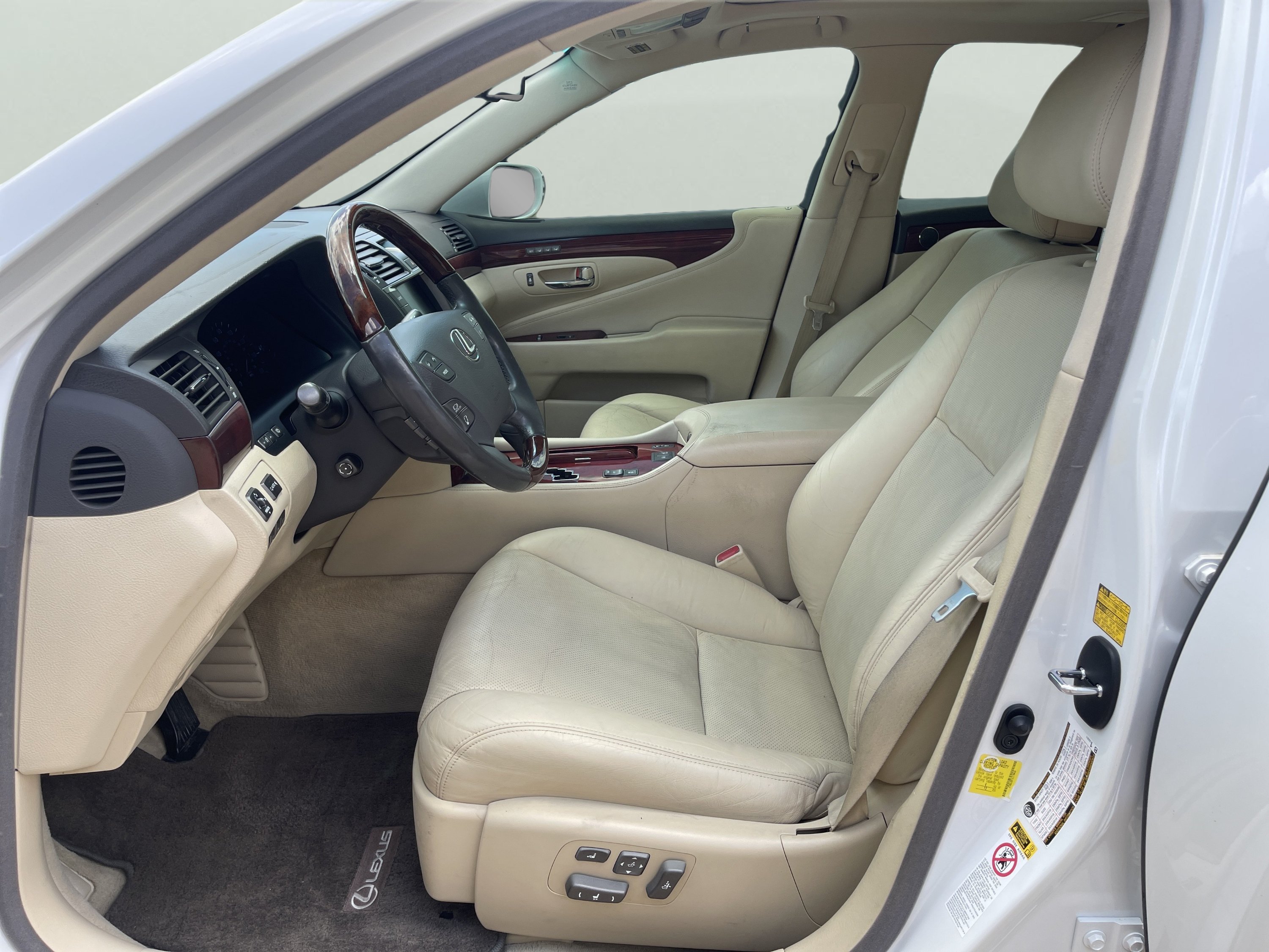 Used 2012 Starfire Pearl Lexus 4DR SDN RWD image 10
