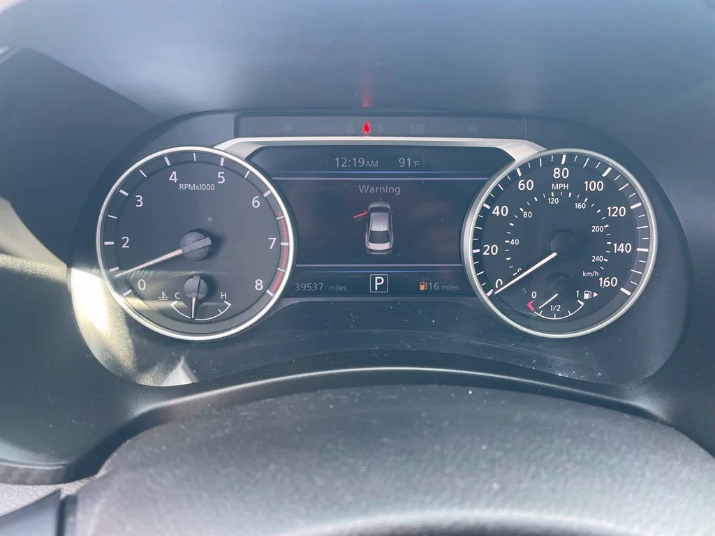 Certified Used 2021 Orange Nissan SR image 11