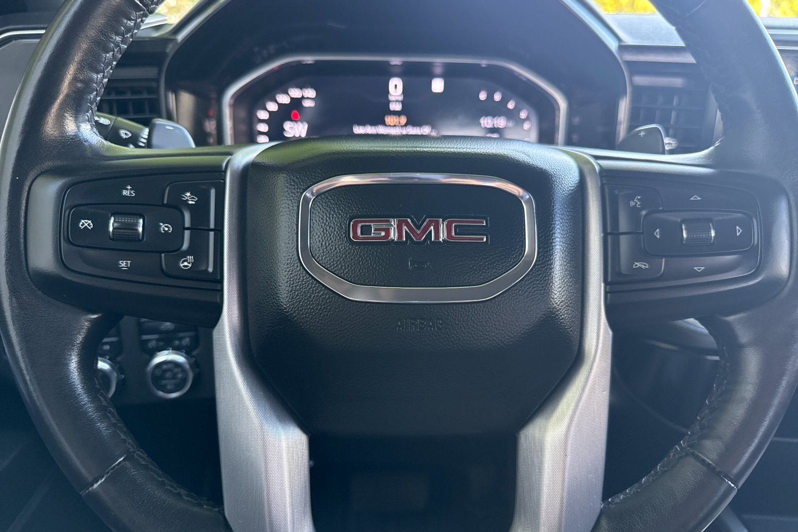 Used 2022 White GMC Elevation image 21