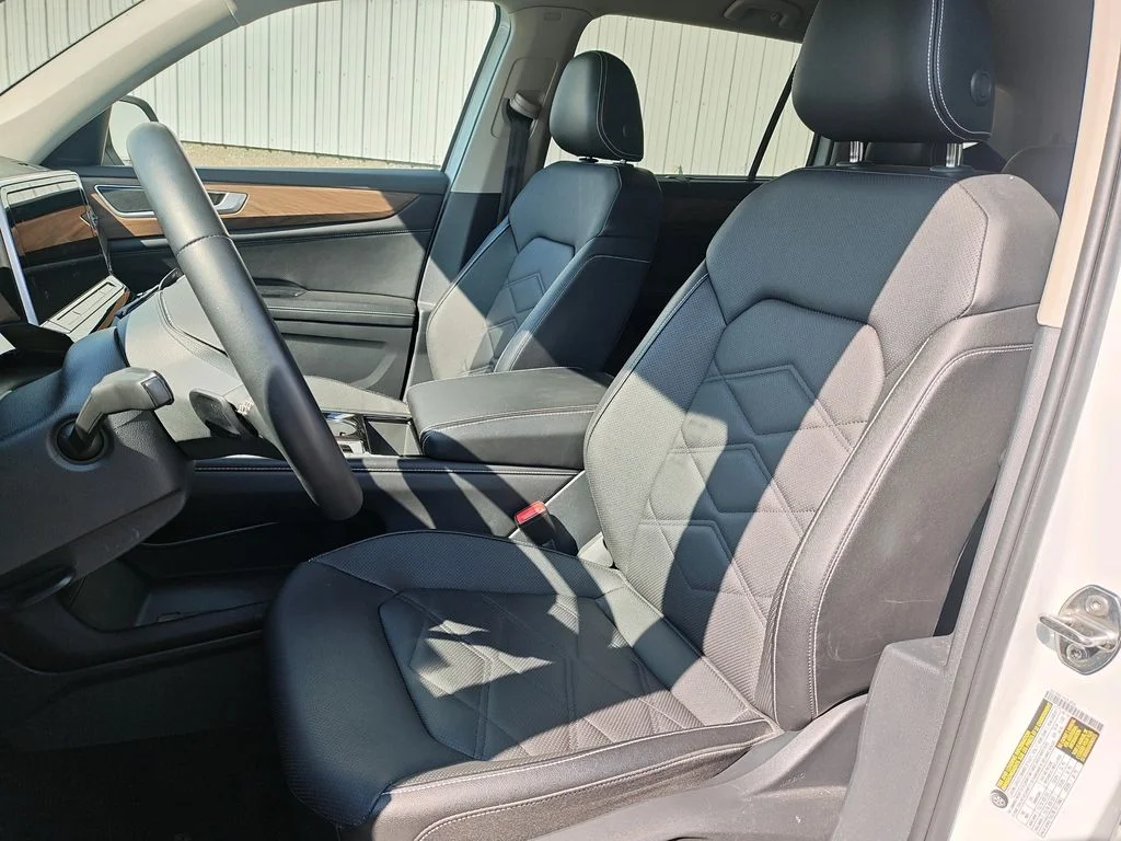 2025 Volkswagen Atlas SE w/Tech - Photo 14
