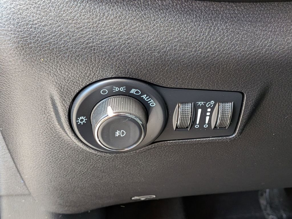 Certified Used 2022 Gray Jeep Latitude image 15