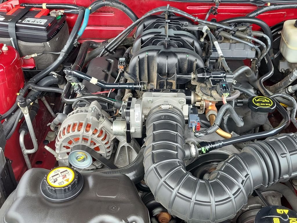 Used 2007 Red Ford V6 Deluxe image 20