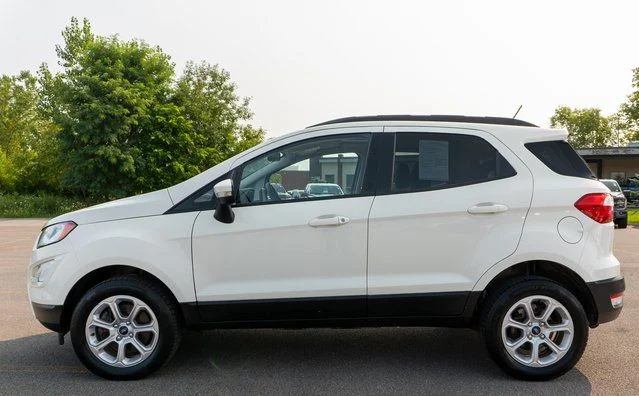 Used 2022 White Ford SE image 9