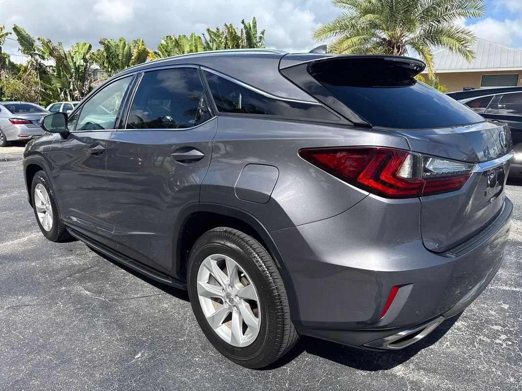 Used 2017  Lexus  image 3