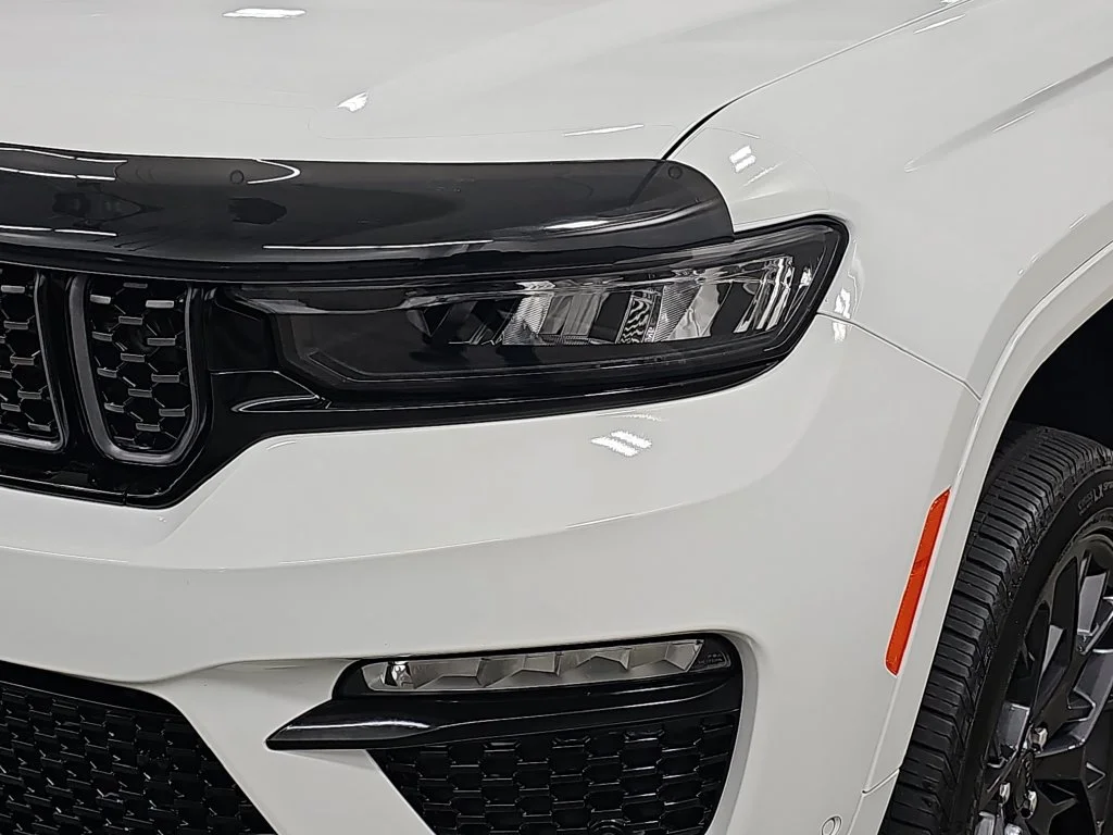 Used 2024 White Jeep Summit Reserve image 33