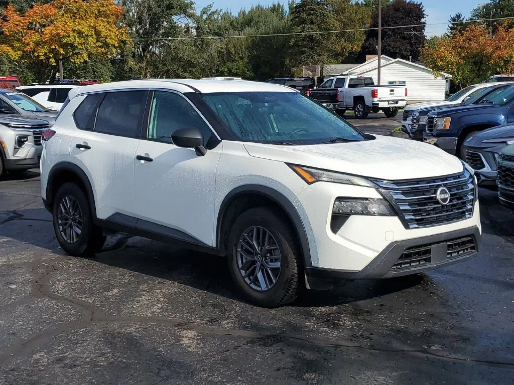 Used 2024 Nissan Rogue S with VIN 5N1BT3AB2RC702894 for sale in Millington, MI